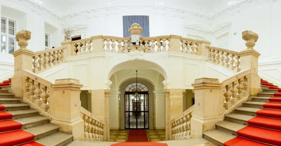 Vienna: Baroque Orchestra Concert and Dinner - Entering Palais Schönborn-Batthyány, Vienna’s Upscale Courtyard Feeling