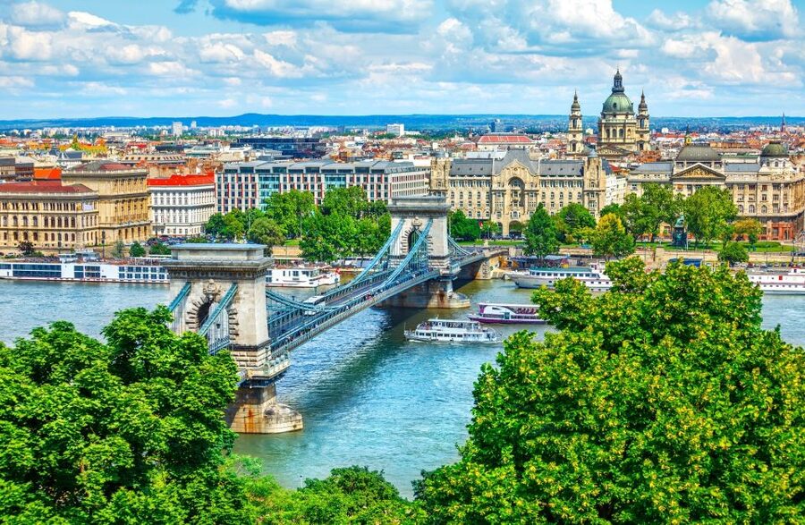 Vienna: Budapest Day Trip - The guided Budapest landmarks: your fast route to the famous stuff