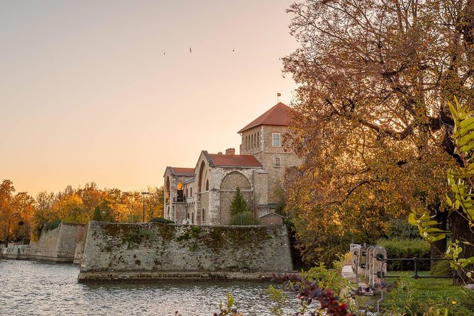 Vienna-Budapest One-Way Sightseeing Transfer - Bratislava Old Town and the castle views in 1 hour