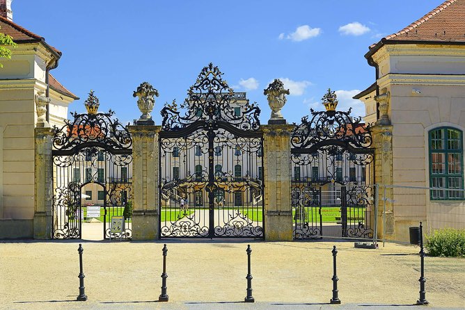 Vienna-Budapest One-Way Sightseeing Transfer - Szentendre Old Town: Baroque streets and an artist-friendly vibe