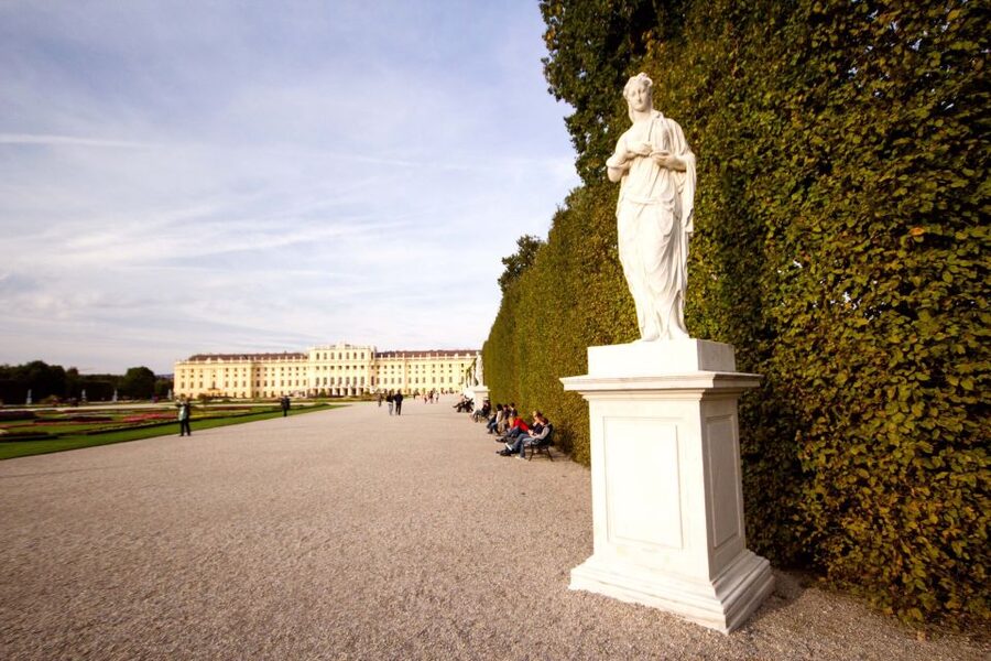 Vienna: Bus & Schönbrunn Palace Skip-the-Line Guided Tour - Languages, guides, and how the group experience usually feels