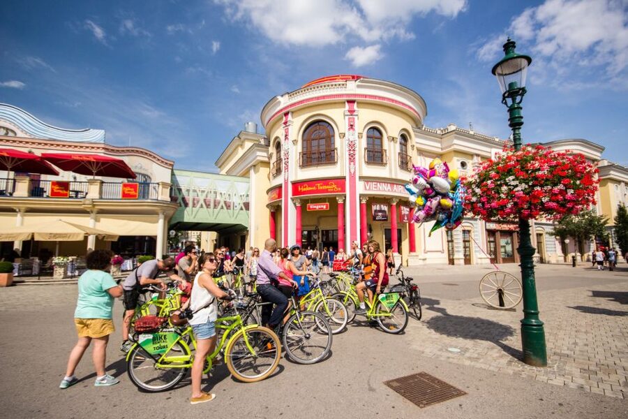 Vienna by Bike 3-Hour All-In-One City Bike Tour in English - Hundertwasserhaus and the Danube canal: when Vienna gets playful