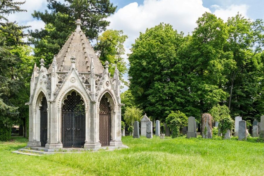 Vienna Central Cemetery Walking Tour with Transfers - The 3-hour option with transfers: the easiest way to avoid timing stress