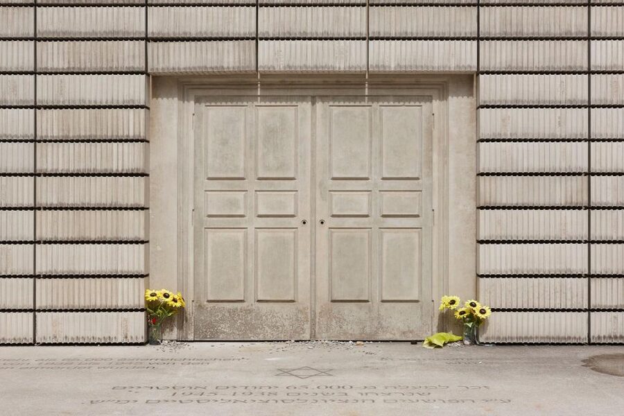 Vienna Central Cemetery Walking Tour with Transfers - Meeting point clarity: where to go without wasting time