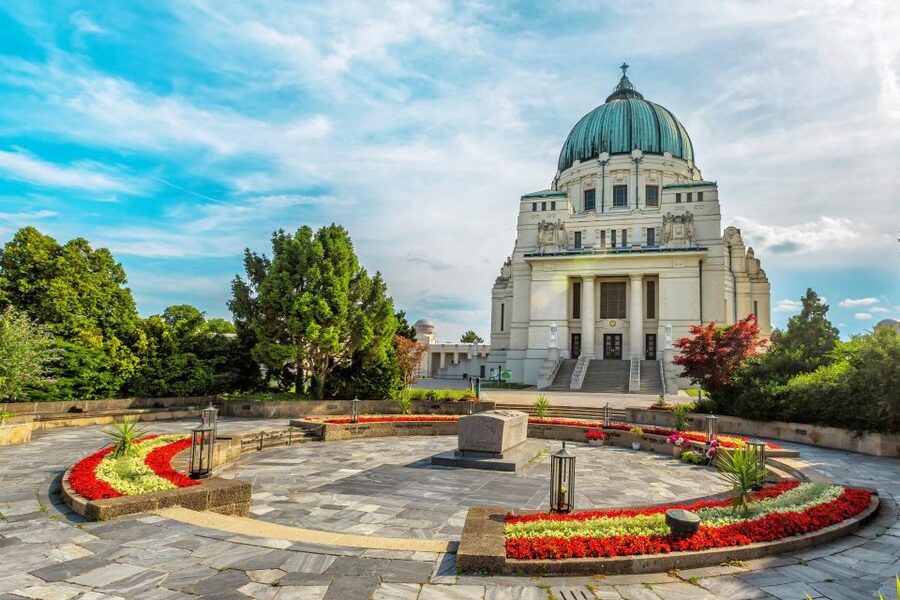 Vienna Central Cemetery Walking Tour with Transfers - Timing, pace, and what to bring for a 2 to 3 hour walk