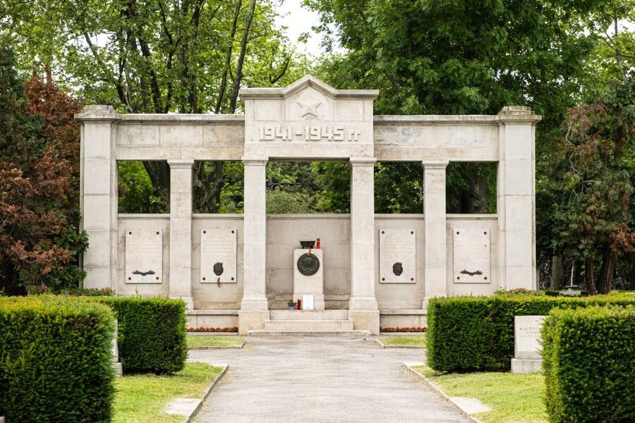 Vienna Central Cemetery Walking Tour with Transfers - The big names and the funerary art you actually came for