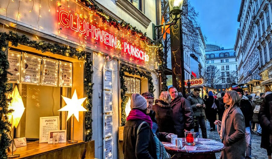 Vienna: Christmas Market Food and Drinks Tour - Key things that make this tour worth it