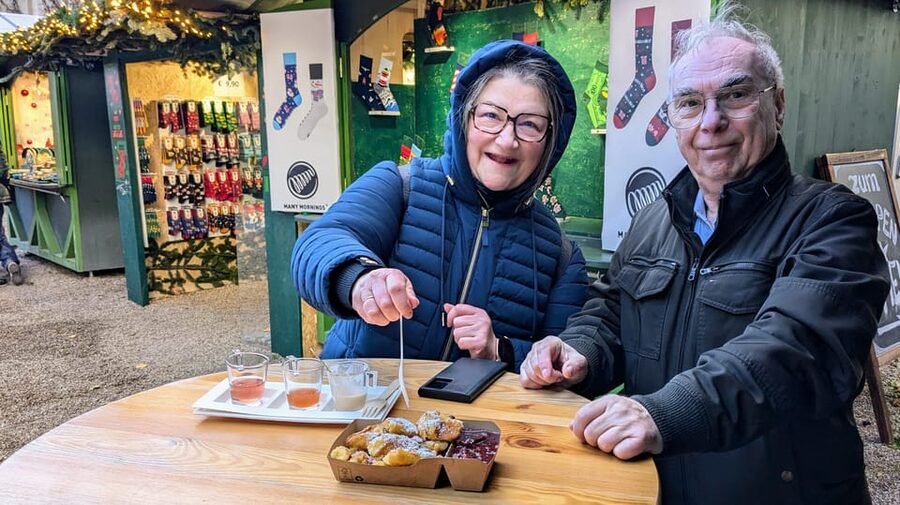 Vienna: Christmas Market Food and Drinks Tour - Timing and what to wear for a 3-4 hour winter circuit