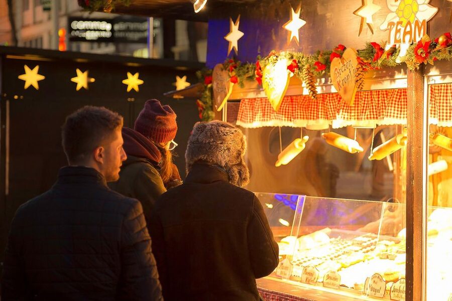 Vienna: Christmas Markets Tour - What you eat and drink: hot punch, mulled wine, cookies, and more
