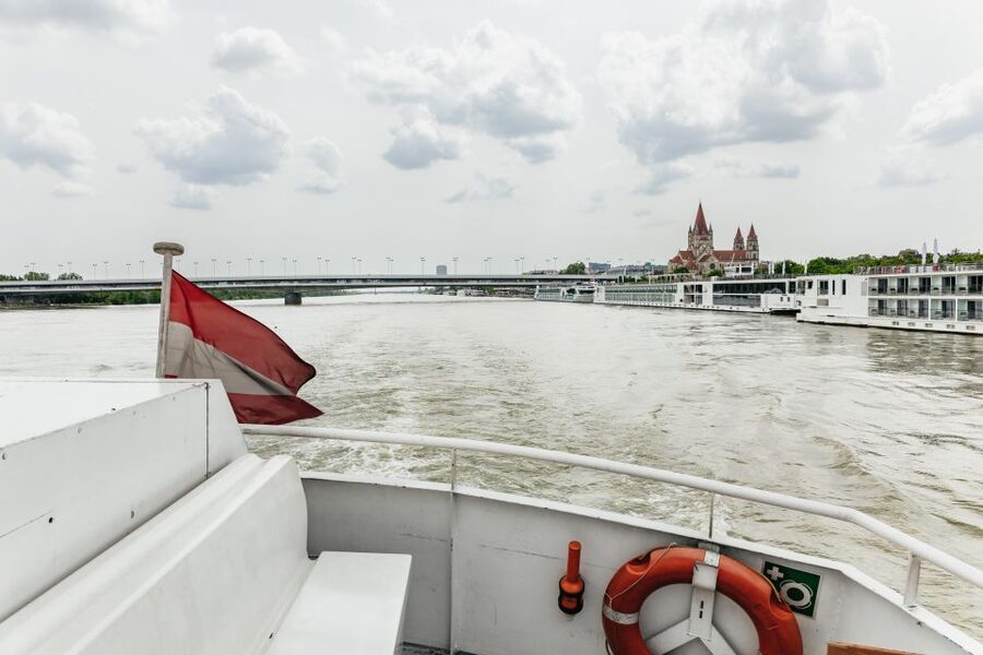 Vienna: City Cruise with Optional Lunch - Where to sit for the best views, comfort, and photos