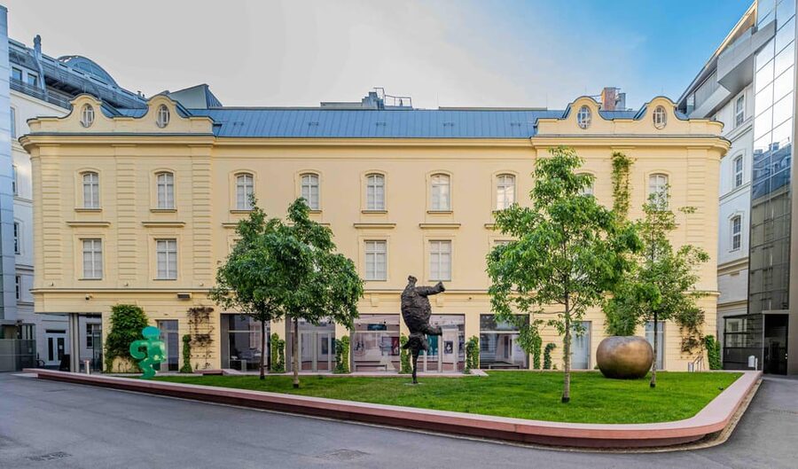 Vienna: City Cruise - Board at Schwedenplatz, Then Let the City Come to You