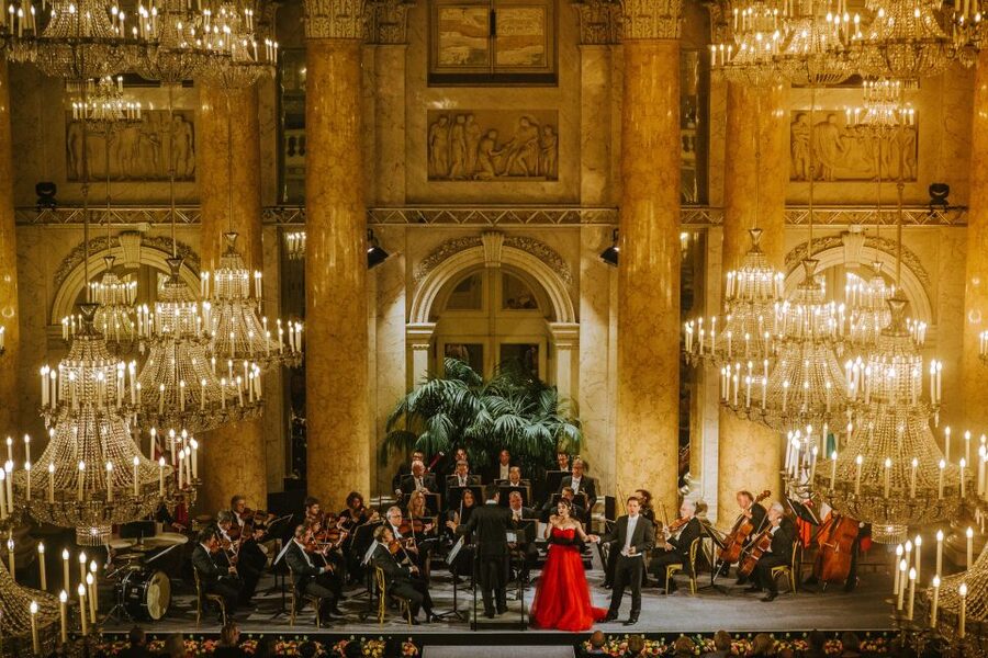 Vienna: Concert Tickets for Vienna Hofburg Orchestra - The performers: orchestra size, soloists, and ballet on stage