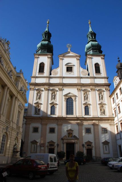 Vienna: Courtyards & Hidden Places Walking Tour - Starting near St. Stephen’s Cathedral, then learning the center in the right order