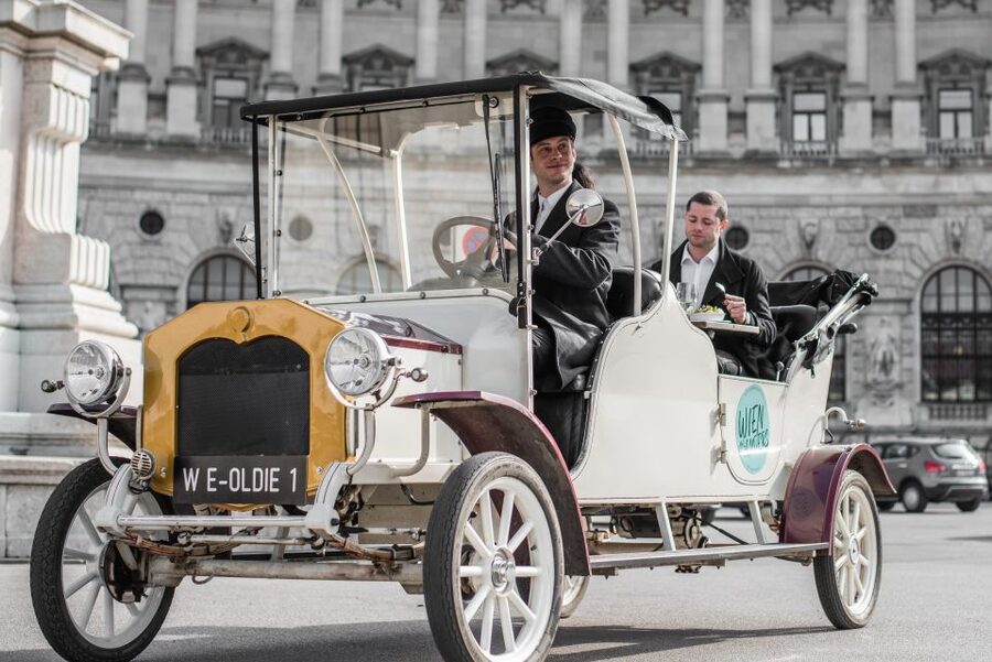 Vienna: Culinary Sightseeing Tour in an Electric Vintage Car - Stop 1 at Zum Schwarzen Kameel: Ham-on-the-bone and Fresh Horseradish