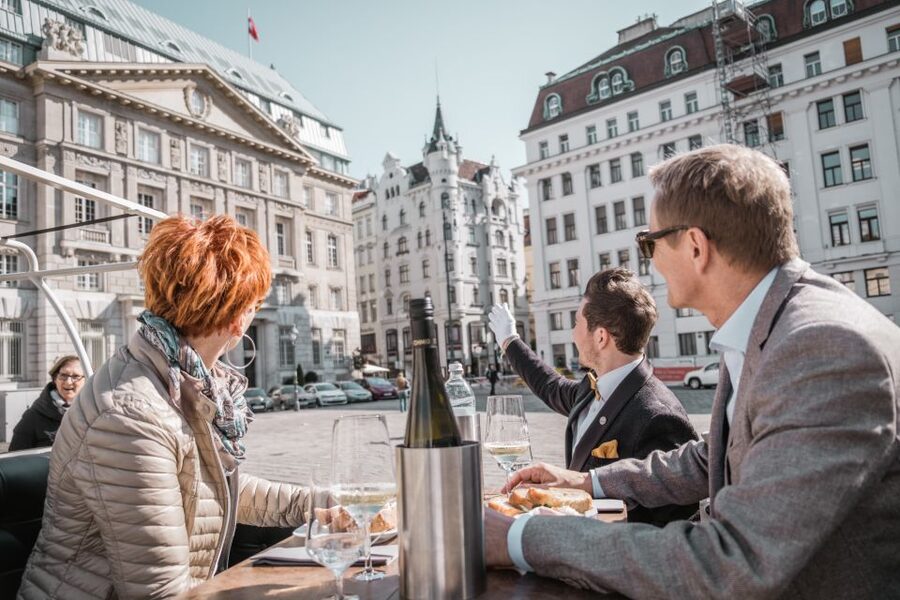 Vienna: Culinary Sightseeing Tour in an Electric Vintage Car - Stop 2 at Figlmüller: Original Viennese Veal Schnitzel and Roast Potatoes