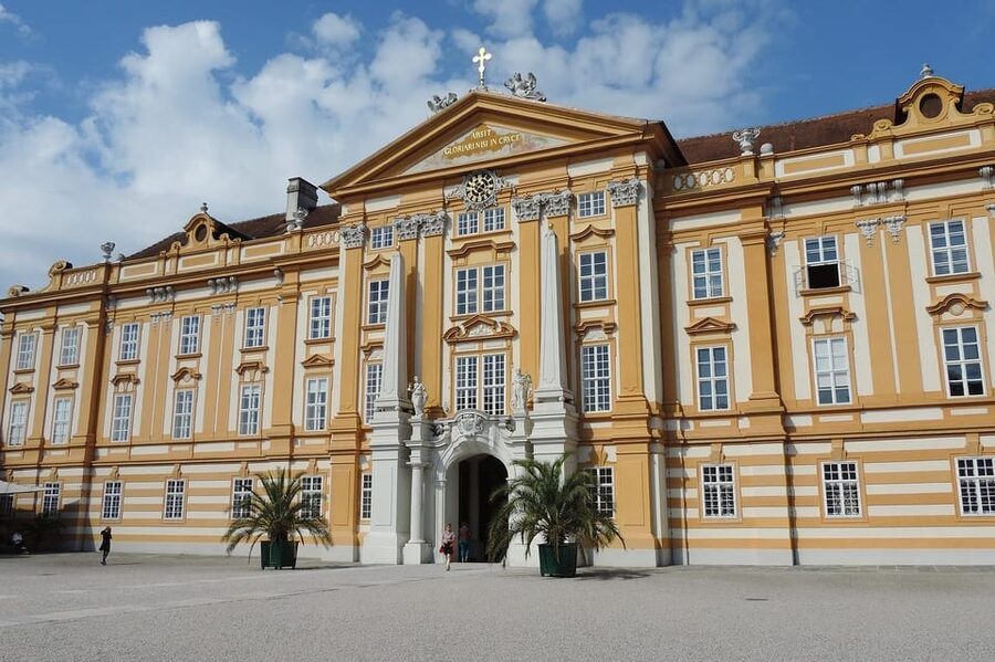 Vienna: Day Tour to Wachau Valley - Krems old town and the wine village feel