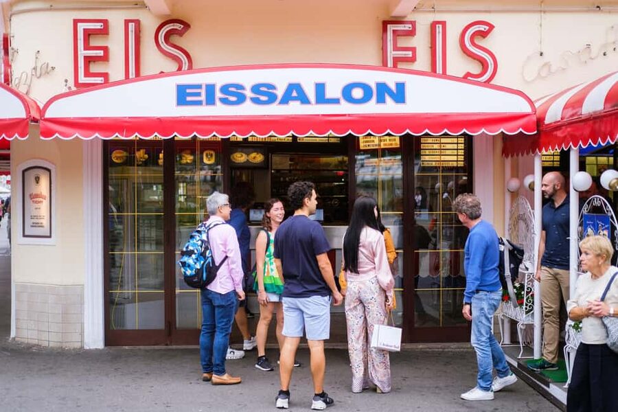 Vienna: Dessert Tour with Pastries, Cakes & Hidden Cafes - Stop 3: Naschmarkt and a smart way to end your dessert crawl