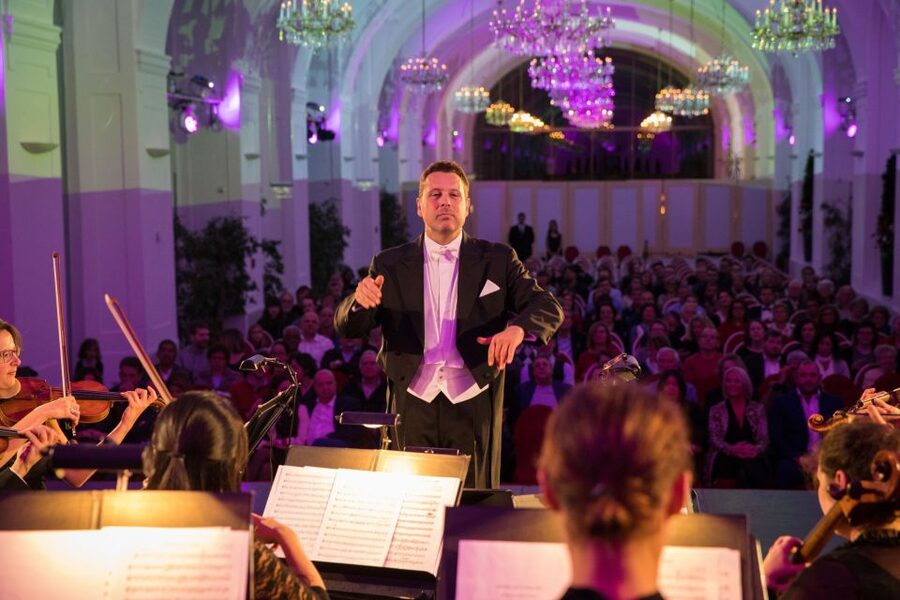 Vienna: Dinner & Concert at Schönbrunn Palace - Should You Book Vienna: Dinner and Concert at Schönbrunn Palace?