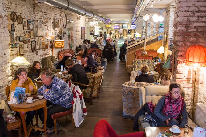 Vienna for Food Lovers: Cafés, Markets & Austrian Cuisine - Stop 5: Café Korb, Strudel and Coffee in a Local Favorite