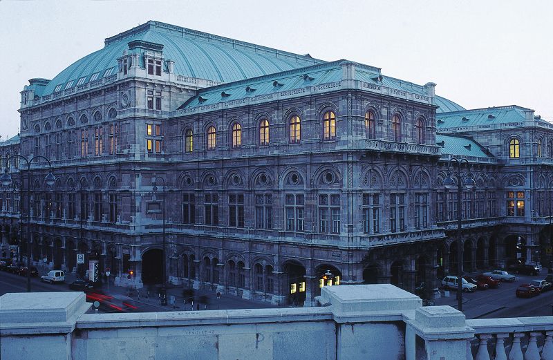 Vienna: Full-Day Private Tour including Schönbrunn Palace - Museumsquartier, Prater Park, and a Route That Changes the Mood