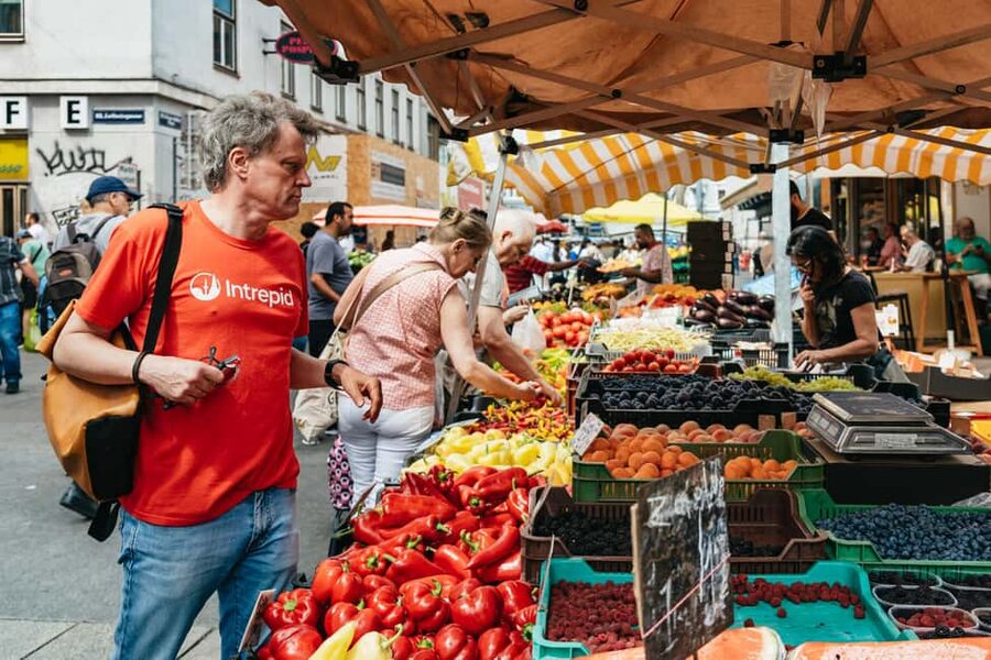 Vienna: Guided Foodie Walking Tour with Tastings and Coffee - Food quantity and pacing: how not to regret your breakfast