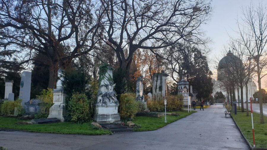Vienna: Guided Walking Tour of the Central Cemetery - Ornate Grave Decorations and Final Inscriptions That You Can Actually Read