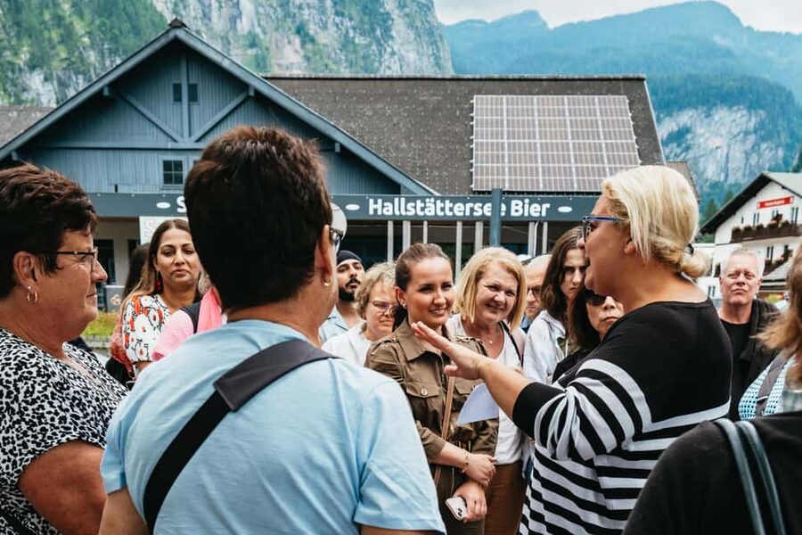 Vienna: Hallstatt & Alpine Peaks Day Trip with Skywalk Lift - Pickup, meeting point, and how to avoid day-one stress
