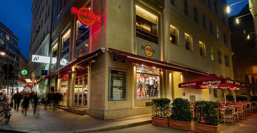Vienna: Hard Rock Cafe with Set Menu for Lunch or Dinner - Hard Rock Cafe Vienna: an old-city setting with a music-world vibe