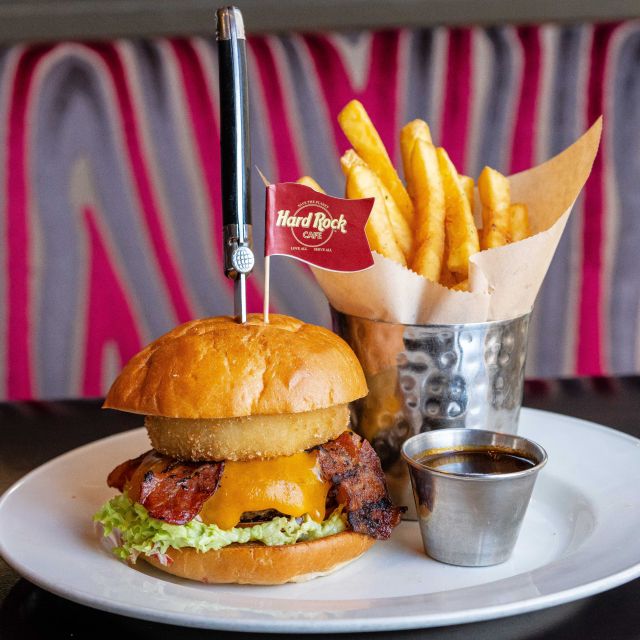 Vienna: Hard Rock Cafe with Set Menu for Lunch or Dinner - Service style in Vienna: fast help, warm welcomes, and named staff