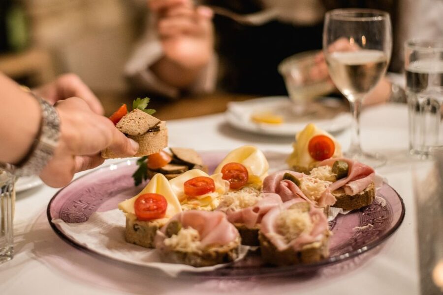 Vienna: Hidden Wine Cellars Tasting Experience - English and German guidance: how the language mix can affect your afternoon