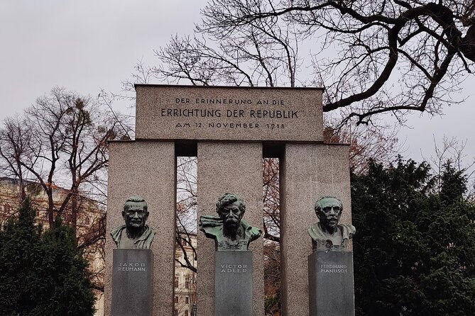 Vienna Highlight Tour - yue walk - From Lobkowitzplatz to Josefsplatz: palaces, Otto Wagner, and an included church visit
