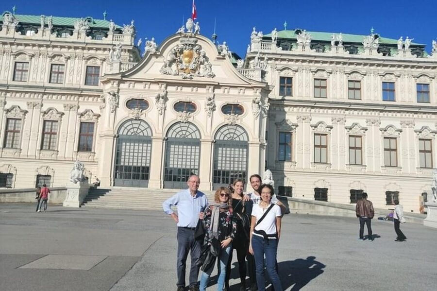Vienna: Highlights Walking Tour with a Local Guide - Kunsthistorisches Museum: noticing the palatial façade first