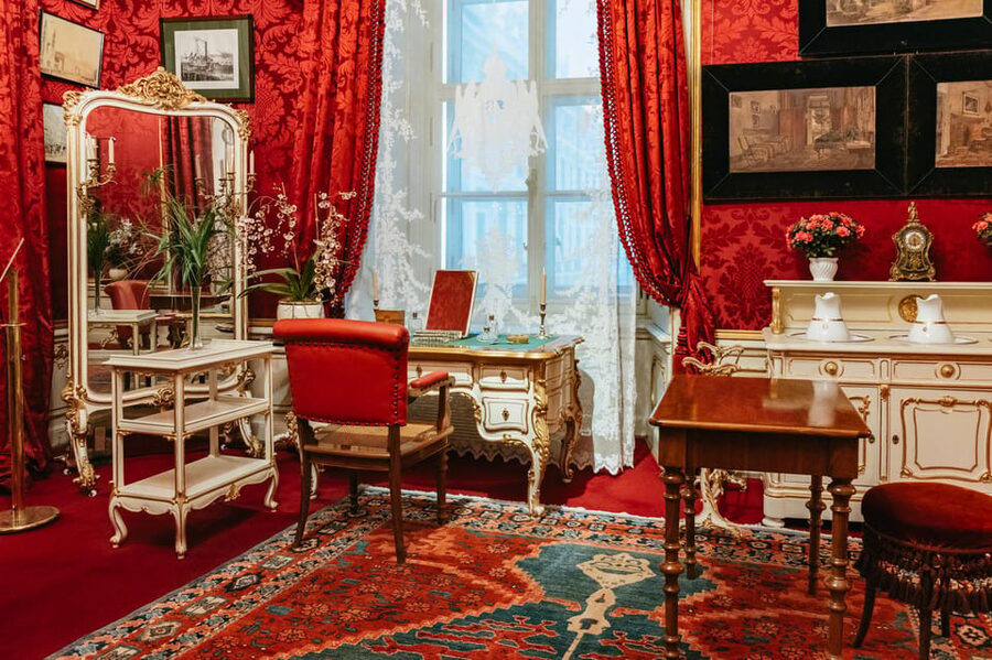 Vienna: Hofburg and Empress Sisi Museum Guided Tour - Augustinian Church stop: Habsburg weddings, power, and connections