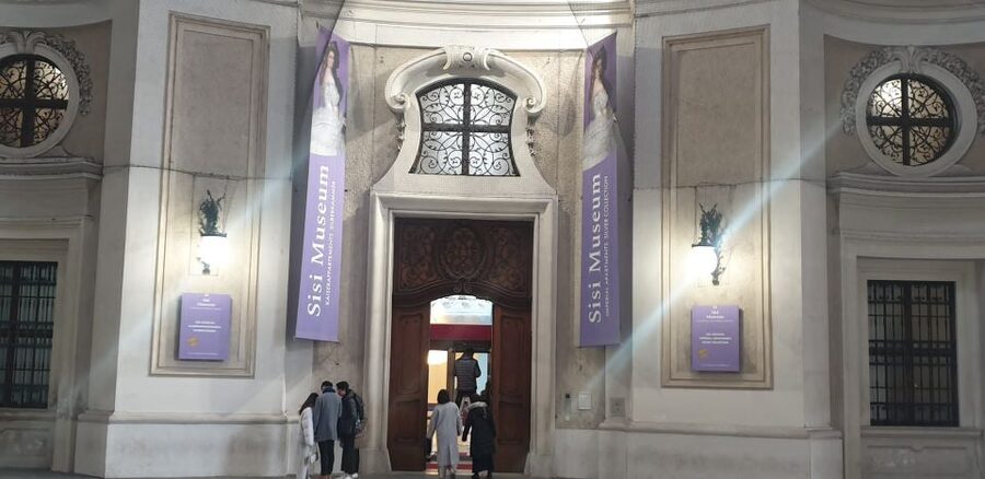 Vienna: Hofburg Palace and Principessa Sissi Tour - Sissi’s gym, and why this detail changes her story