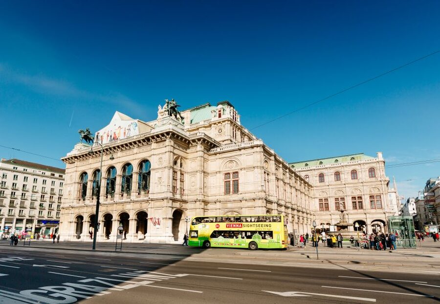 Vienna: Hop-On Hop-Off Sightseeing Bus Tour in 19 Languages - Yellow Line for Schönbrunn and Belvedere, with palace day pacing