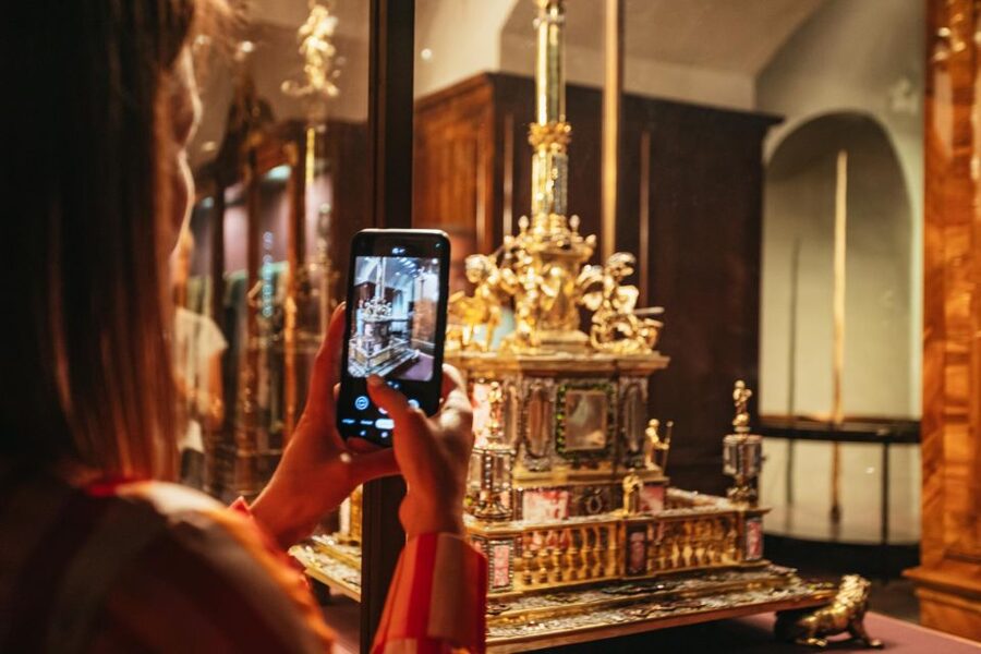 Vienna: Imperial Treasury in the Hofburg Palace - How long to spend in the treasury and how to avoid getting turned around
