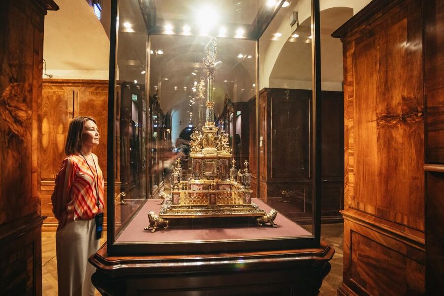 Vienna: Imperial Treasury in the Hofburg Palace - Lighting, audio, and getting more meaning from an entrance ticket