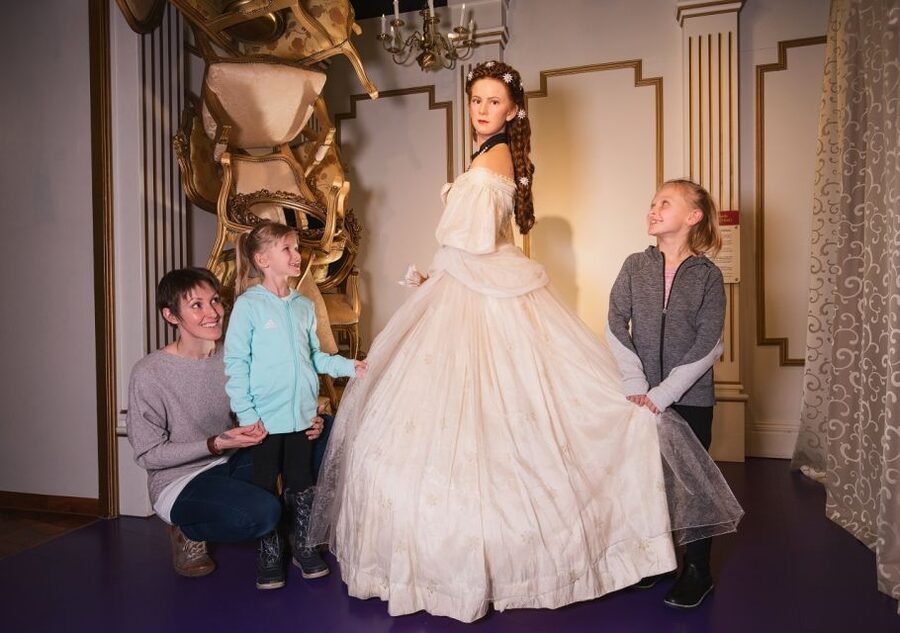Vienna: Madame Tussauds Admission Ticket - What the 90 wax figures and 12 interactive areas feel like in real life