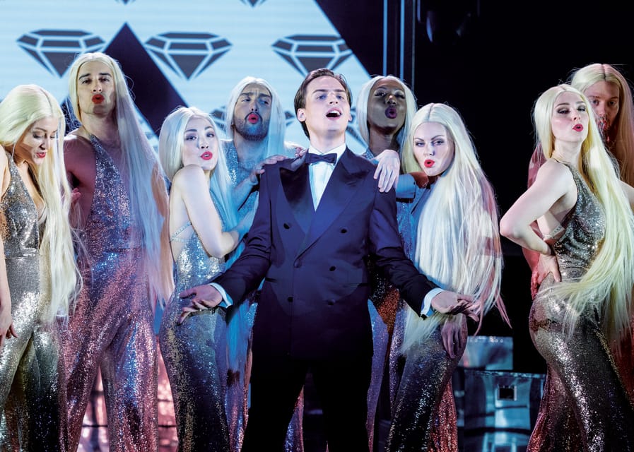 Vienna: Musical Tickets ROCK ME AMADEUS - THE FALCO MUSICAL - Who this musical suits best in Vienna