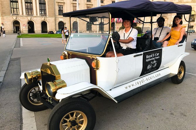 Vienna Oldtimer Tour (60 min) Incl. bottle of Prosecco - Riding Vienna’s big sights by vintage-style e-car