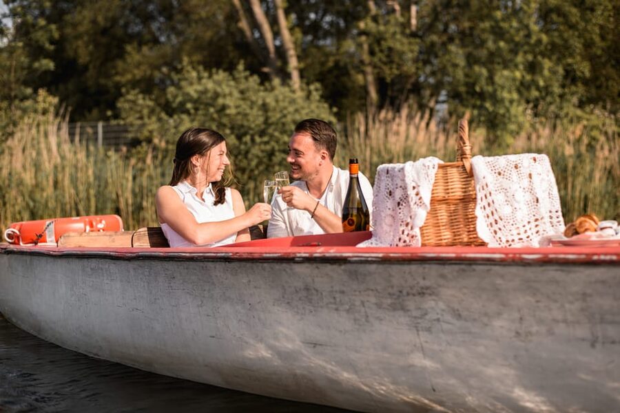 Vienna: Retro Boat Tour on the Danube River with Picnic - The small joys that show up in real experiences