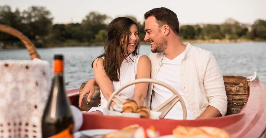 Vienna: Retro Boat Tour on the Danube River with Picnic - What you’ll see: Vienna through the quieter, greener Old Danube lens