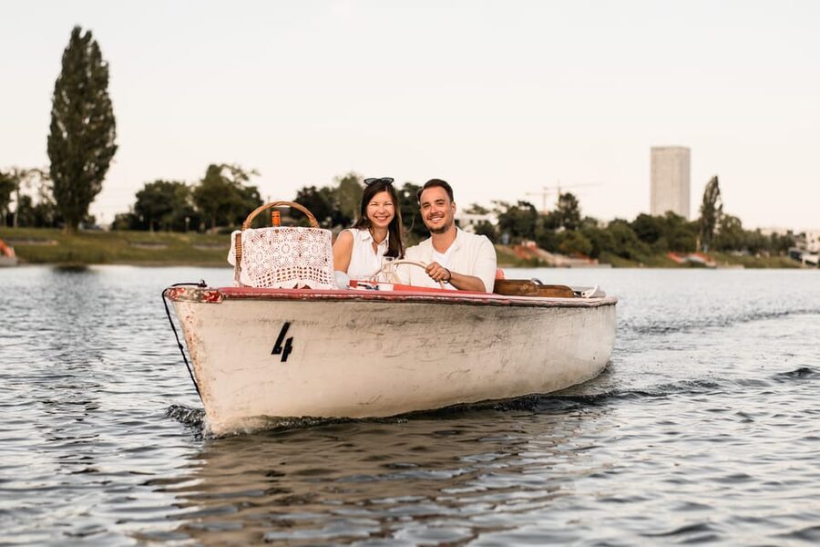 Vienna: Retro Boat Tour on the Danube River with Picnic - Price and value for a private group up to 4