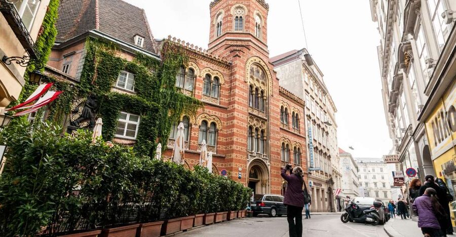 Vienna: Romantic Old Town 2-Hour Discovery Tour - Starting at Hoher Markt and the Anchor Clock, then getting your bearings