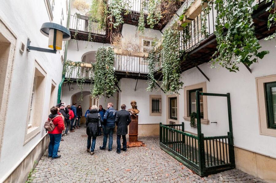 Vienna: Romantic Old Town 2-Hour Discovery Tour - Narrow streets and back courtyards, and the reality check on medieval life