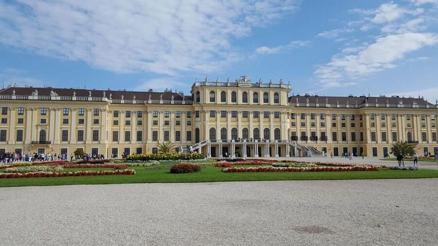 Vienna: Schönbrunn Palace & Christmas Market Walking Tour - What the guided palace rooms add to your visit