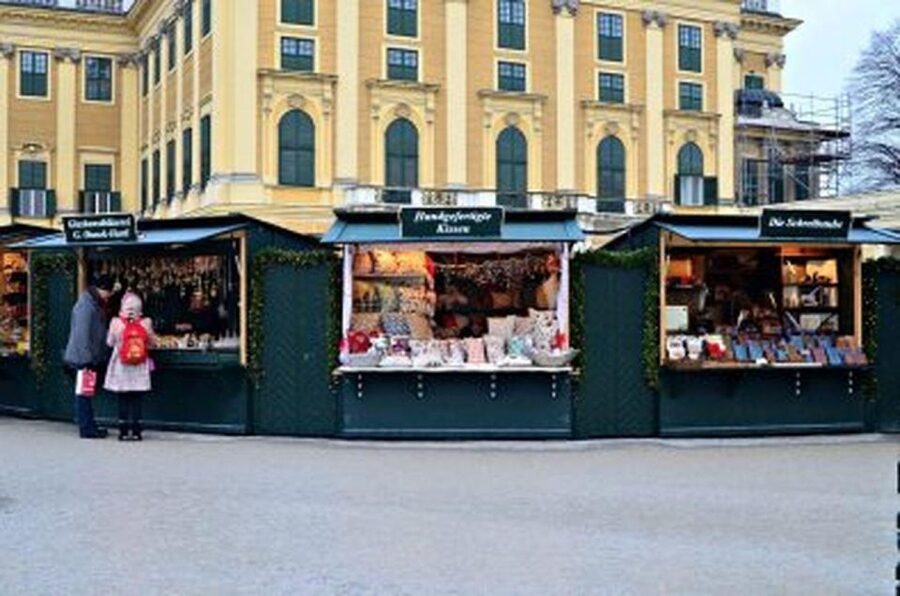 Vienna: Schönbrunn Palace & Christmas Market Walking Tour - The 2-hour flow: from the main gate to the palace forecourt