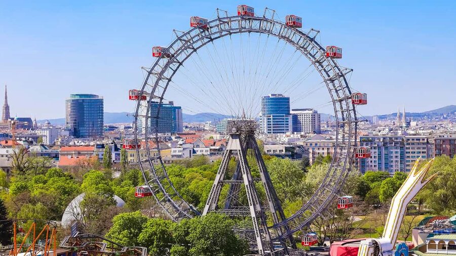 Vienna: Skip-the-cashier-desk-line Giant Ferris Wheel Ride - Finding the Wiener Prater Ferris Wheel and Using Your QR Code Fast