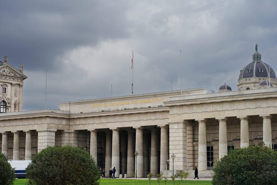 Vienna: Skip-the-Line Hofburg and Empress Sisi Museum Tour - Imperial Apartments in the Hofburg: where power meets daily life
