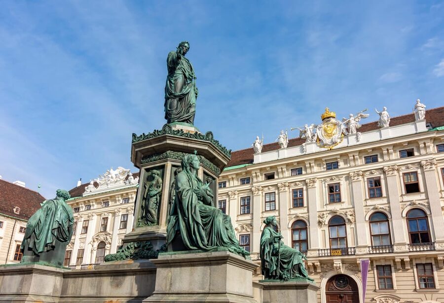 Vienna: Skip-the-Line Hofburg and Empress Sisi Museum Tour - Meeting at the Emperor Franz I statue, then lining up for the reserved entry